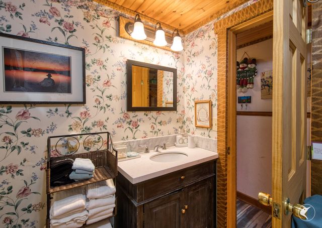 38 Highland Place, Lake Placid, NY 12946