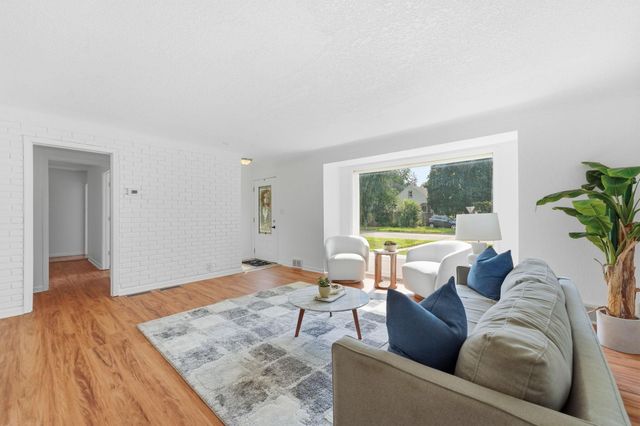 5724 Hampshire Avenue N, Crystal, MN 55428