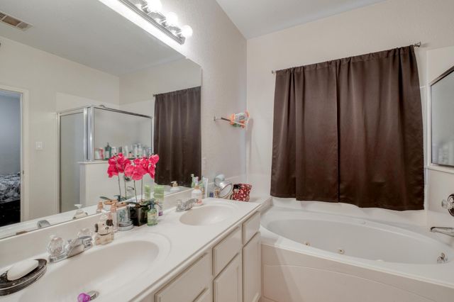 402 Split Oak DR, Pflugerville, TX 78660