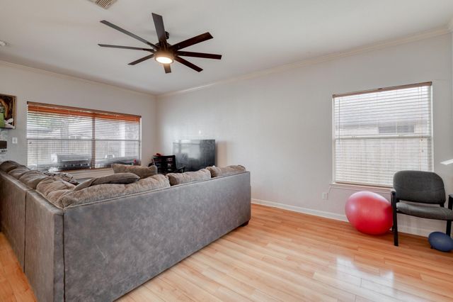 402 Split Oak DR, Pflugerville, TX 78660