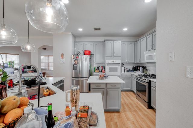 402 Split Oak DR, Pflugerville, TX 78660