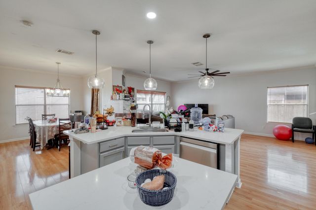 402 Split Oak DR, Pflugerville, TX 78660