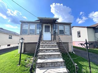 28 SILZER AVE, Woodbridge, NJ 08830