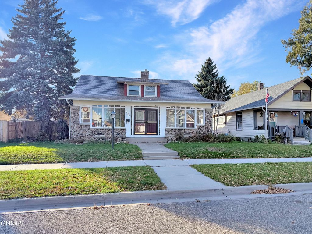 505 3rd Avenue E, Williston, ND 58801 photo 2