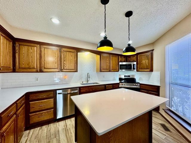 1622 Windhill Avenue, Edmond, OK 73034