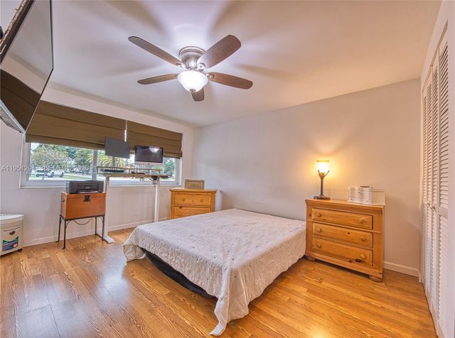 6661 SW 6th St, Pembroke Pines, FL 33023