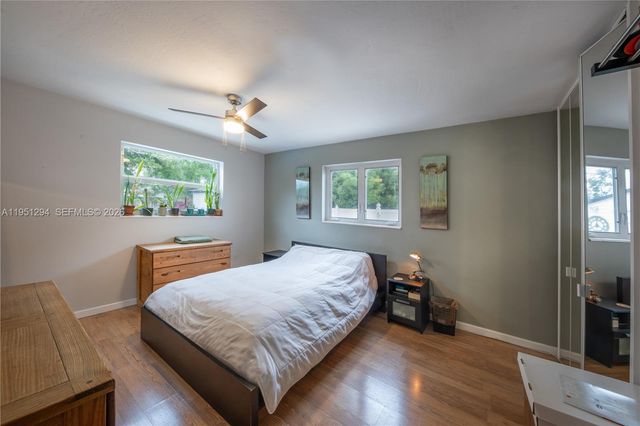 6661 SW 6th St, Pembroke Pines, FL 33023