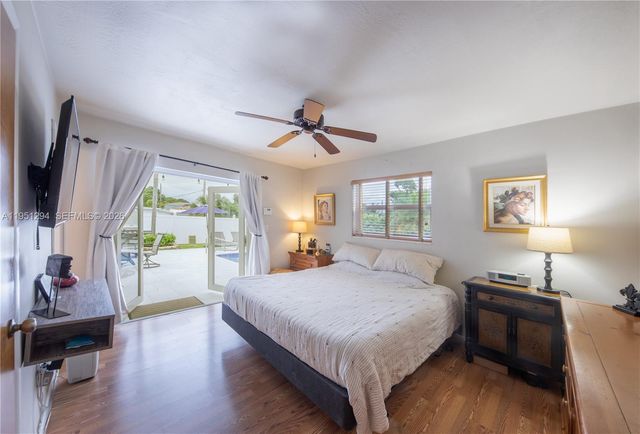 6661 SW 6th St, Pembroke Pines, FL 33023