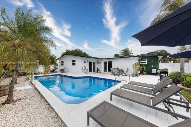 6661 SW 6th St, Pembroke Pines, FL 33023