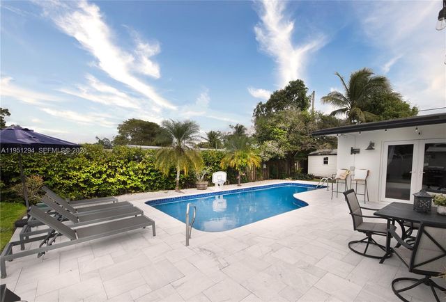 6661 SW 6th St, Pembroke Pines, FL 33023