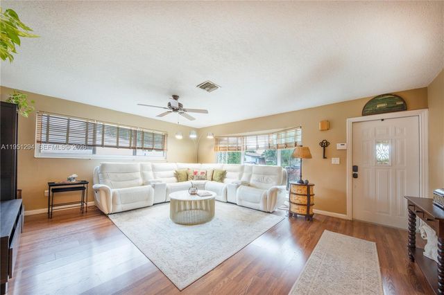 6661 SW 6th St, Pembroke Pines, FL 33023