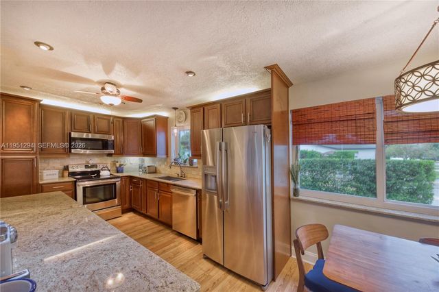 6661 SW 6th St, Pembroke Pines, FL 33023