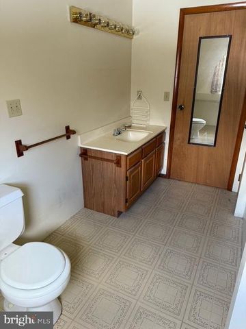 15 LOWER PARADISE DR, Lewistown, PA 17044