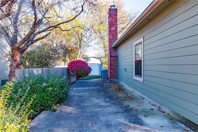 316 Tallgrass Drive, Lawrence, KS 66049