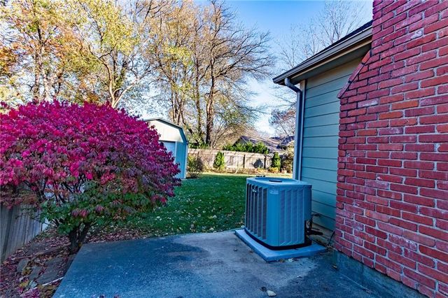 316 Tallgrass Drive, Lawrence, KS 66049