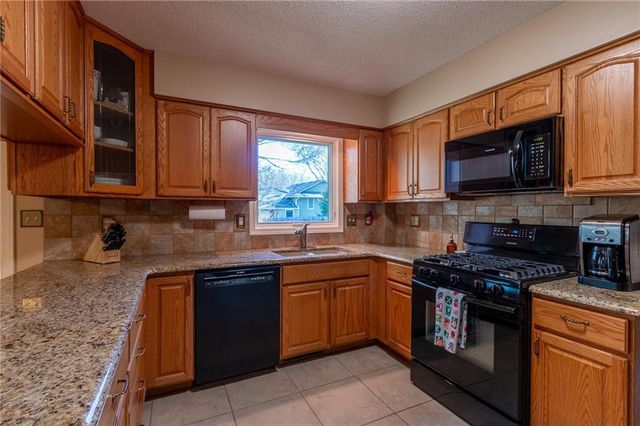 316 Tallgrass Drive, Lawrence, KS 66049