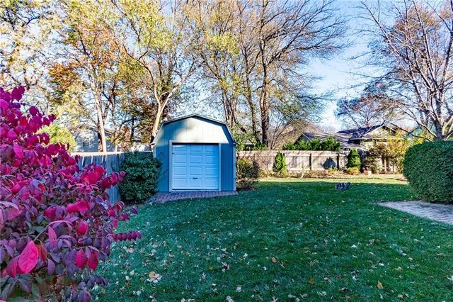 316 Tallgrass Drive, Lawrence, KS 66049