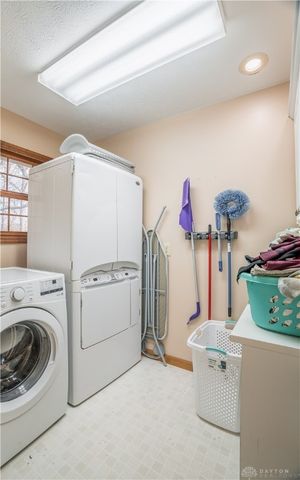 6521 Staverton Drive, Dayton, OH 45459