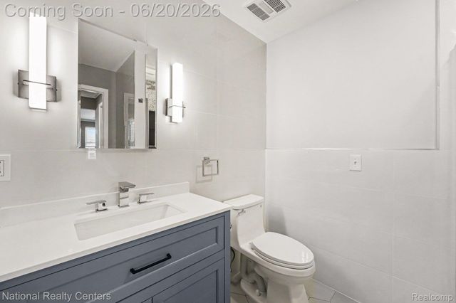 5076 Harbor Oak Drive, Waterford Charter Township, MI 48329