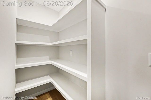 5076 Harbor Oak Drive, Waterford Charter Township, MI 48329