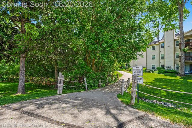 5076 Harbor Oak Drive, Waterford Charter Township, MI 48329