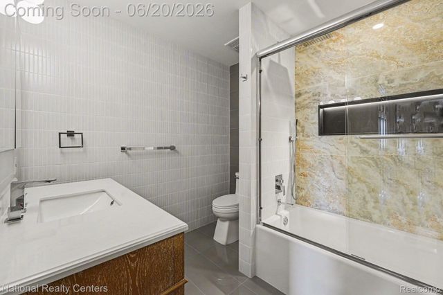5076 Harbor Oak Drive, Waterford Charter Township, MI 48329
