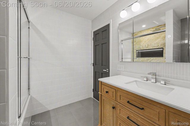 5076 Harbor Oak Drive, Waterford Charter Township, MI 48329