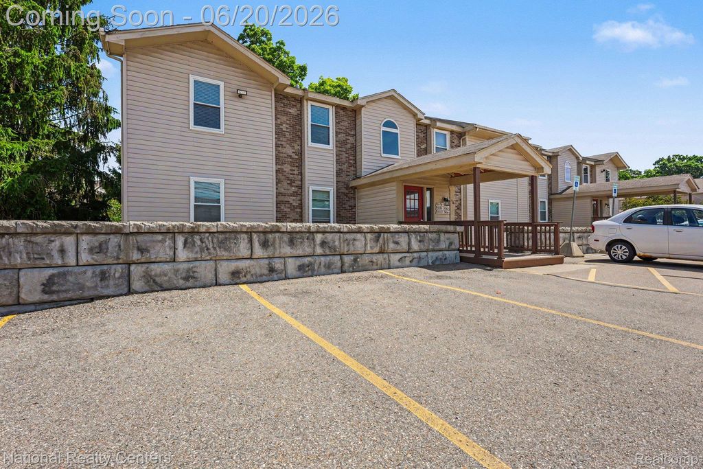 5076 Harbor Oak Drive, Waterford Charter Township, MI 48329
