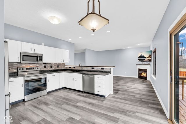 1821 Spring Beauty Drive, Avon, IN 46123