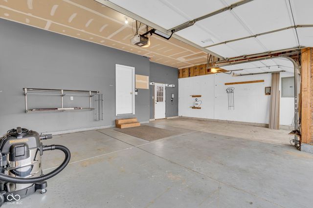 1821 Spring Beauty Drive, Avon, IN 46123