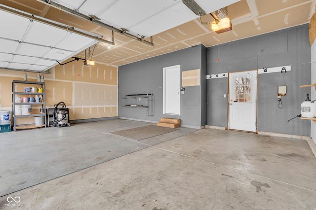 1821 Spring Beauty Drive, Avon, IN 46123