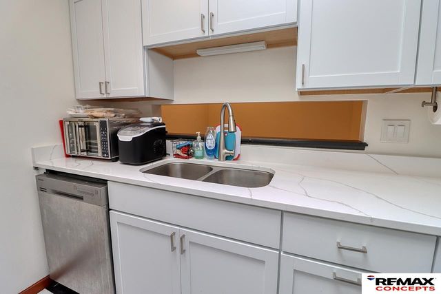 230 Parkside Lane, Lincoln, NE 68521