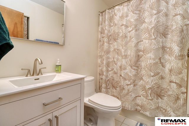 230 Parkside Lane, Lincoln, NE 68521