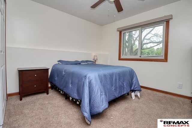 230 Parkside Lane, Lincoln, NE 68521