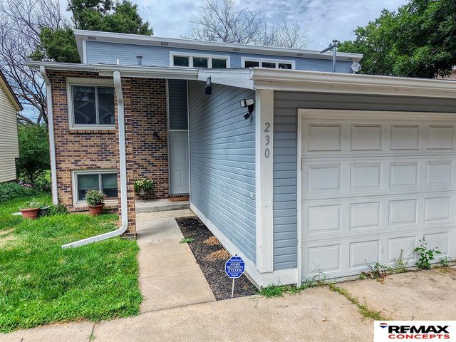 230 Parkside Lane, Lincoln, NE 68521