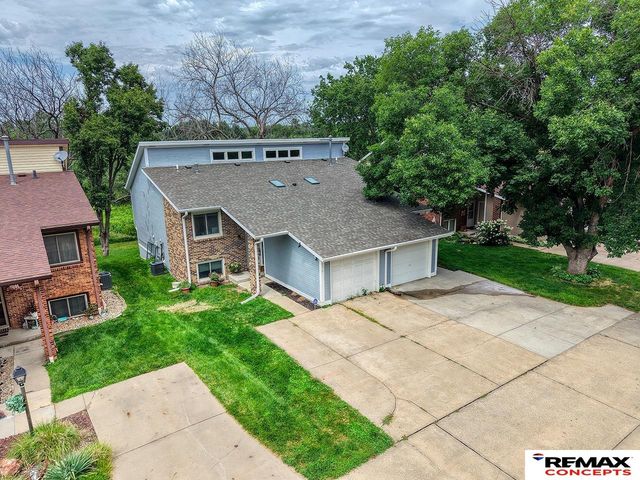 230 Parkside Lane, Lincoln, NE 68521