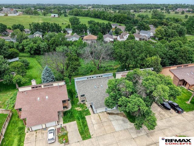 230 Parkside Lane, Lincoln, NE 68521