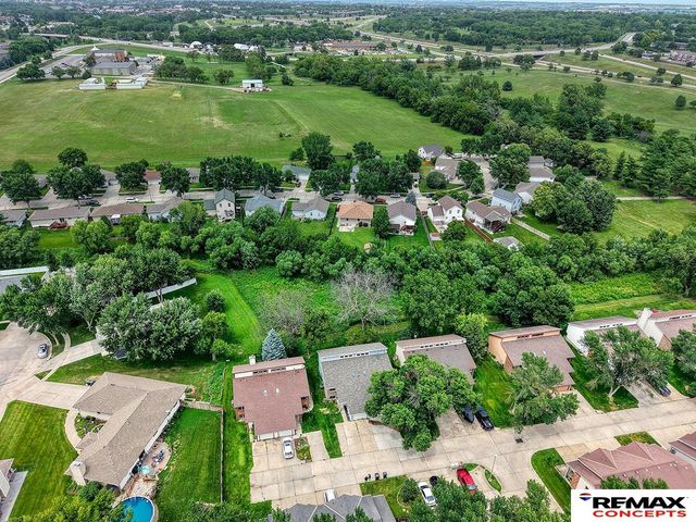 230 Parkside Lane, Lincoln, NE 68521