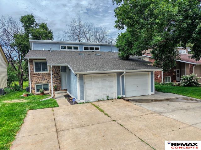 230 Parkside Lane, Lincoln, NE 68521