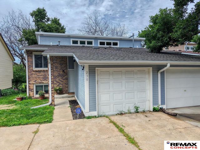 230 Parkside Lane, Lincoln, NE 68521