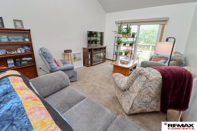 230 Parkside Lane, Lincoln, NE 68521