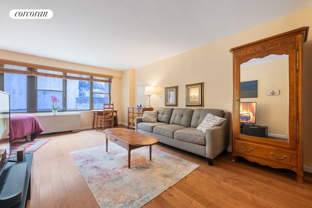 120 E 90th St Apt 2A, New York City, NY 10128