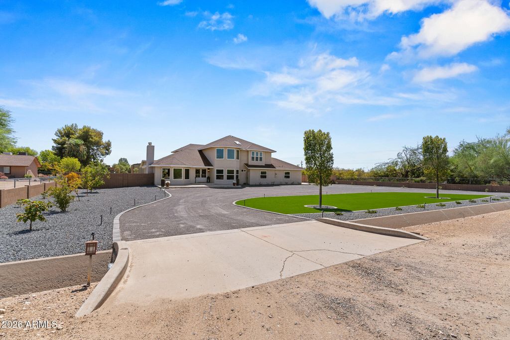 7031 N PERRYVILLE Road, Waddell, AZ 85355 — photo 4