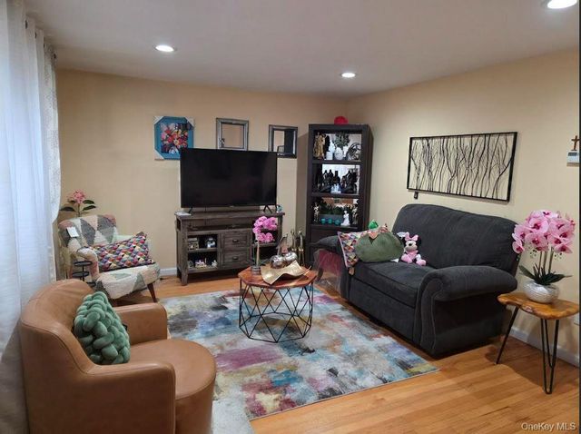 102 Applegate Drive, Central Islip, NY 11722