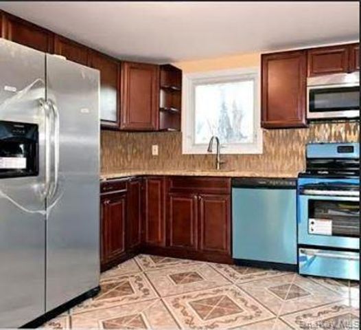 102 Applegate Drive, Central Islip, NY 11722