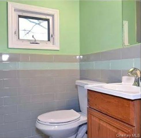 102 Applegate Drive, Central Islip, NY 11722