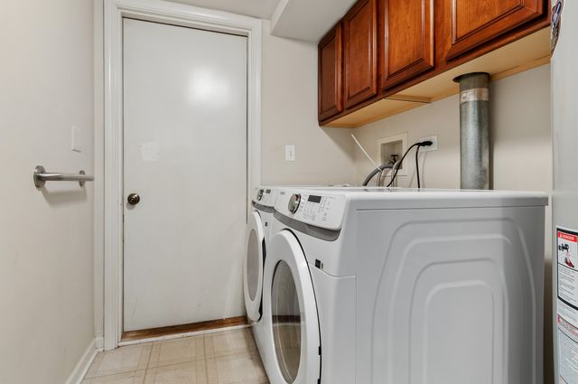 2911 Bartlett Court 104, Naperville, IL 60564