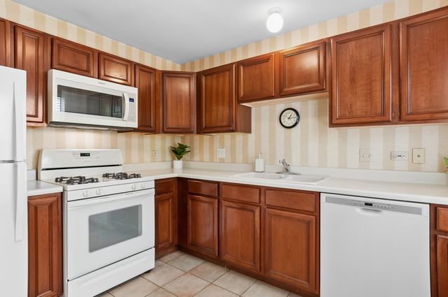 2911 Bartlett Court 104, Naperville, IL 60564