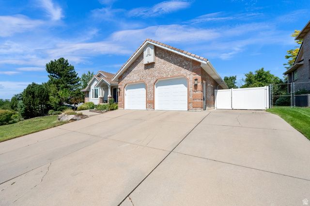 2137 E SUMMERWOOD DR, Layton, UT 84040