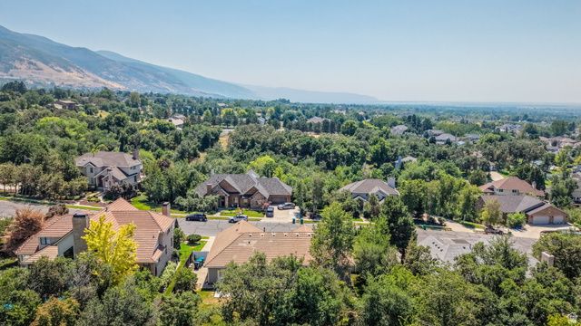2137 E SUMMERWOOD DR, Layton, UT 84040